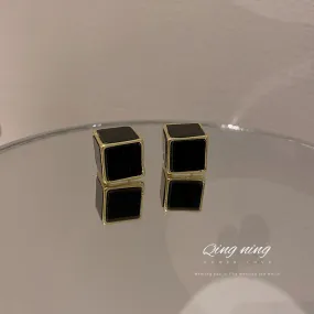 black-dice-studs-earrings-jlt11130