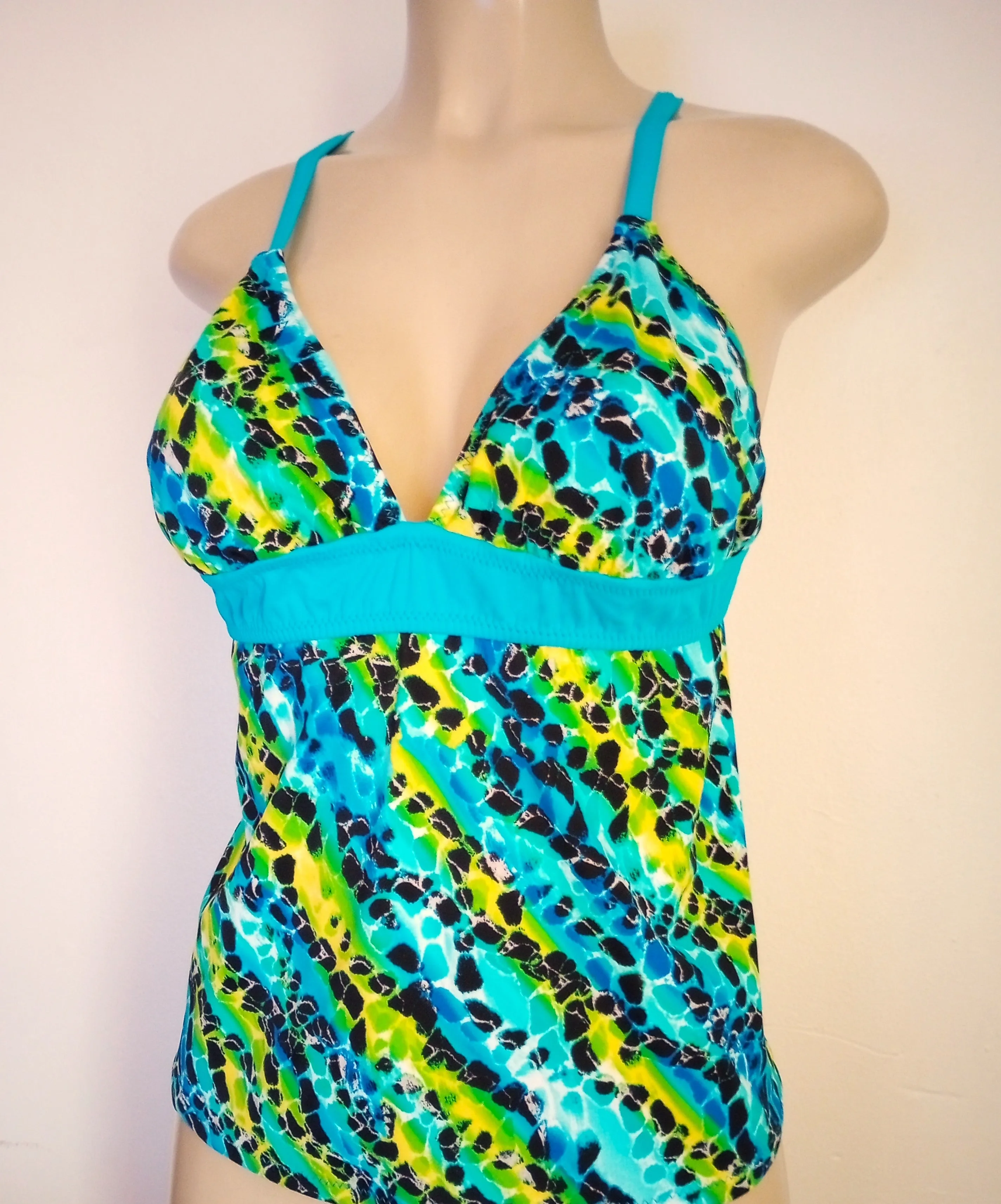 Crisscrossing Back Tankini Tops for Women